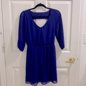 3/4 sleeve dress with cutout in the back